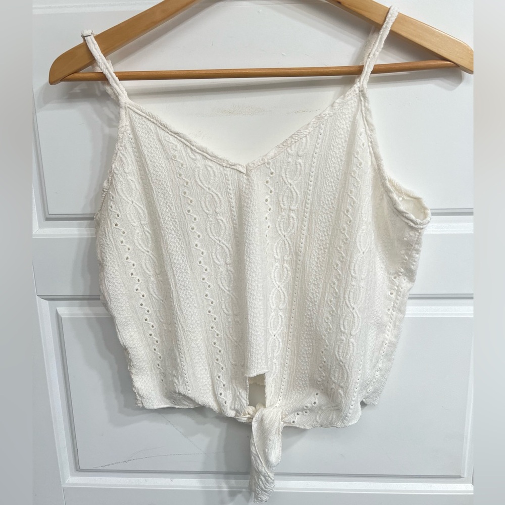 Tag is missing on brand but super cute 🥰 size small